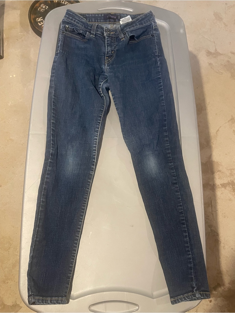 Levi’s Women's Dark Blue Slim Fit Jeans 5M